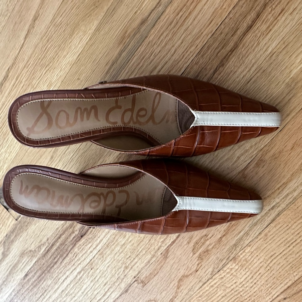 Sam Edelman kitten heels in brown with white stripe
